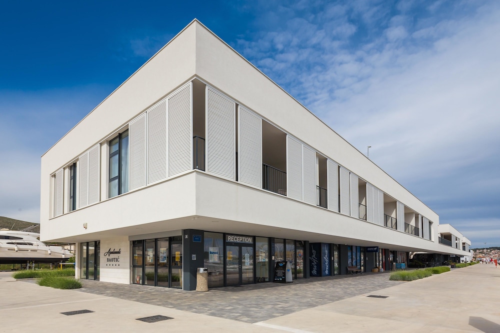Marina Baotic Apartments 5/50