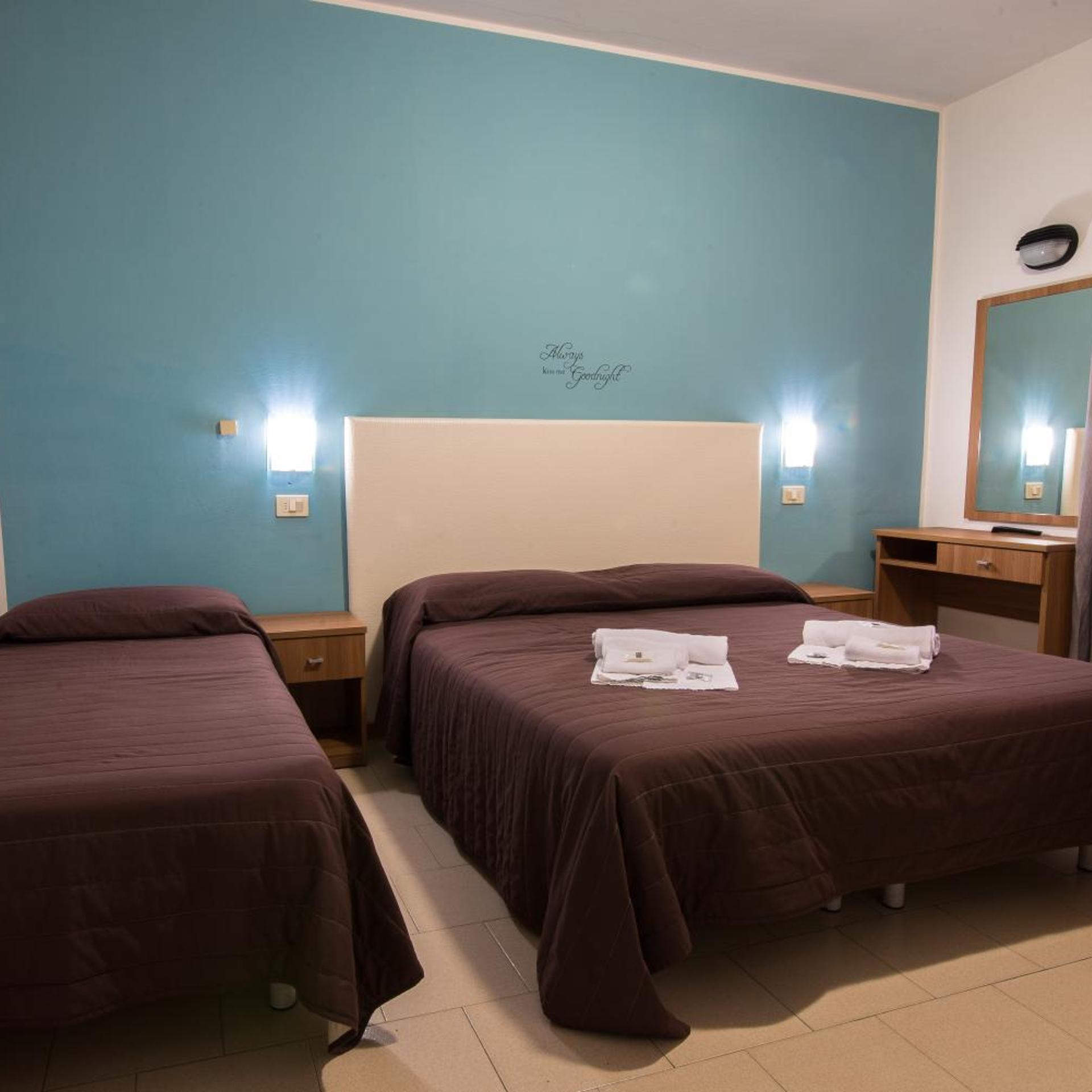 ROOM, TRIPLE