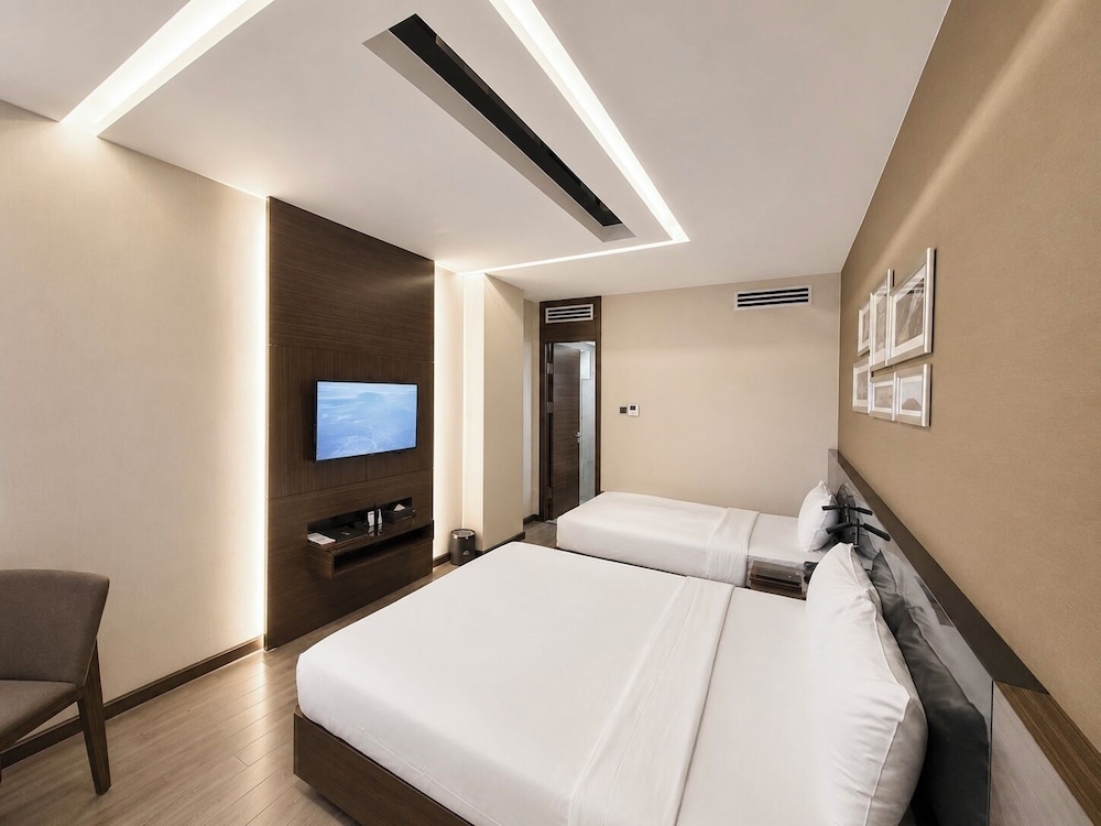 غرفة ديلوكس ثلاثية بسرير مزدوج وسرير فردي، QUEEN ANN HOTEL 8/10