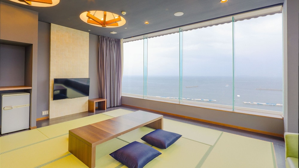 Japanese, Superior, 6 Futon Beds, Sea Side, Shared Bathroom, Top Floor