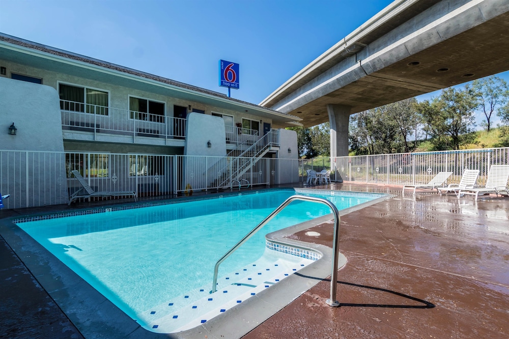 Motel6 Redlands, CA 32/43