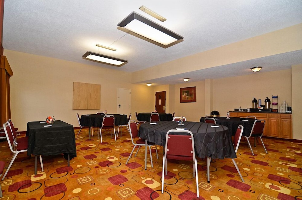 Holiday Inn Express Burlington 59/79