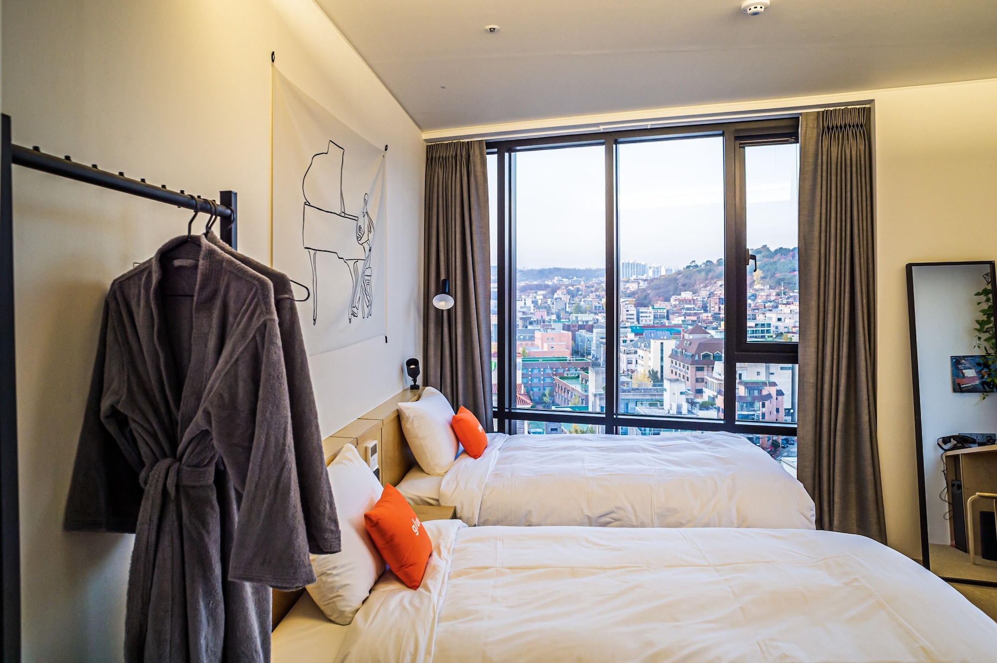 DELUXE, TWIN BEDS