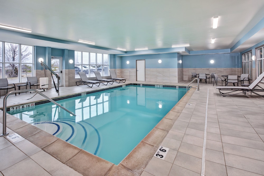 Holiday Inn Express Hotel Suites Auburn Hills 36/65