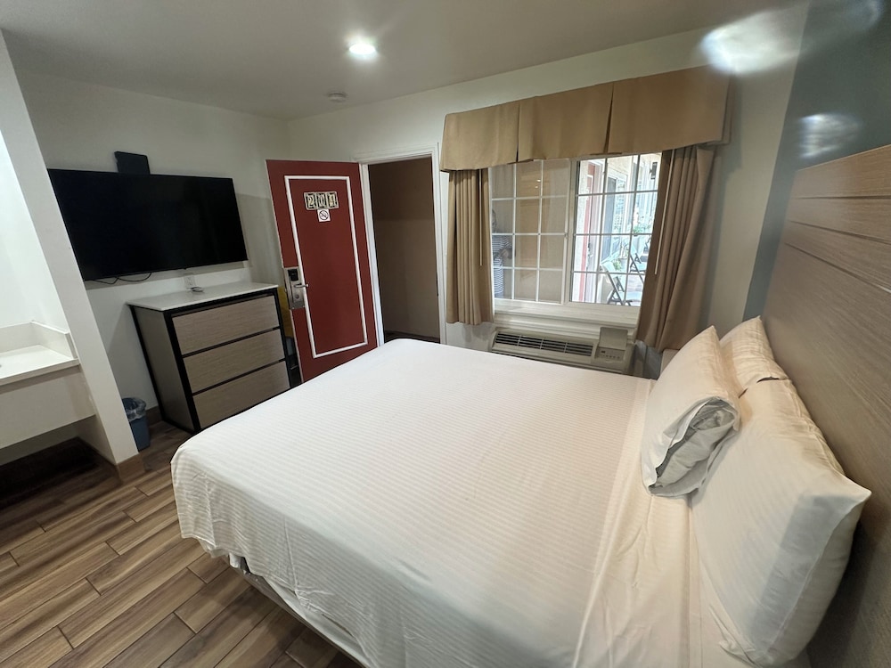 Town and Country Inn 16/50