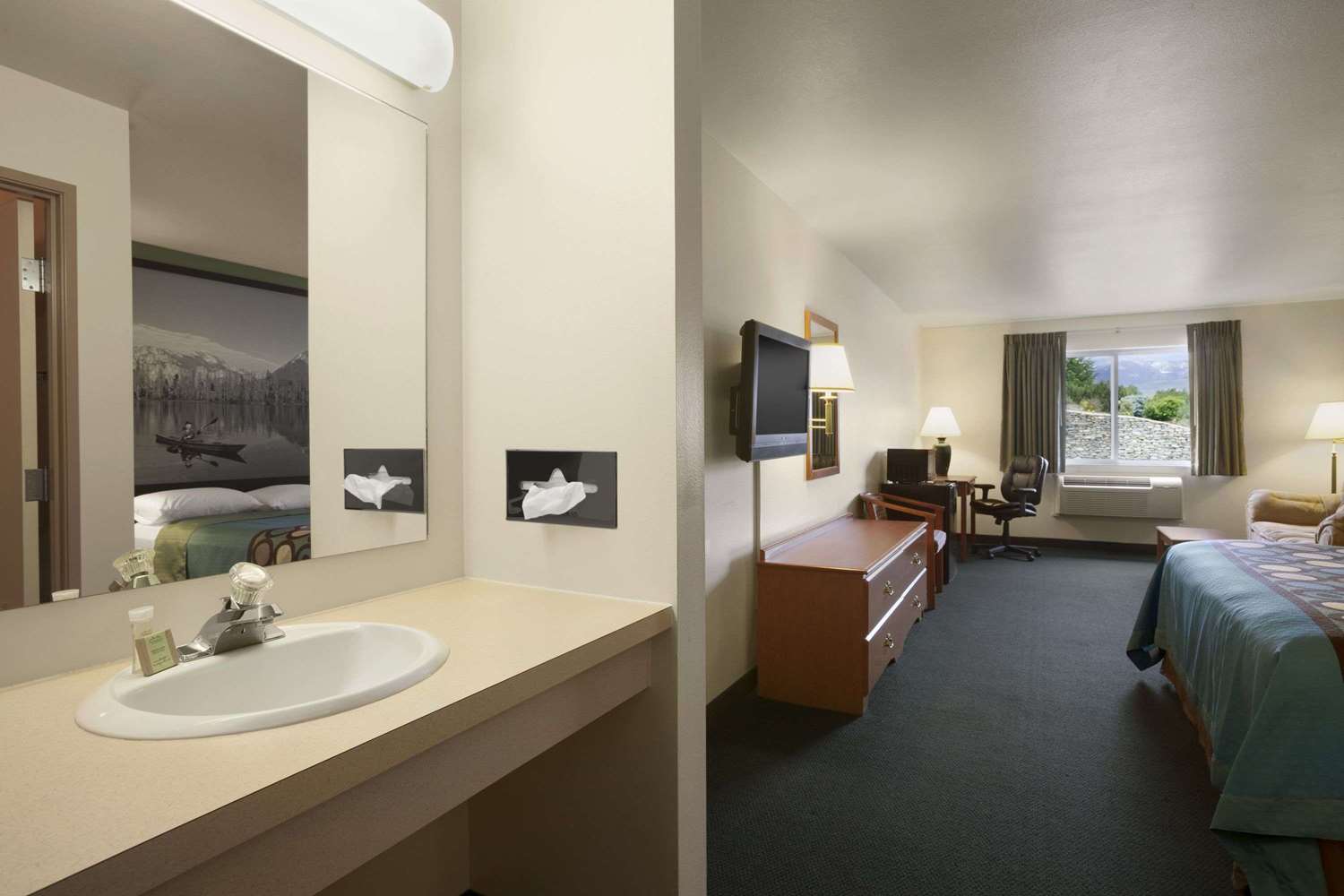 Super 8 by Wyndham Salmon 30/30