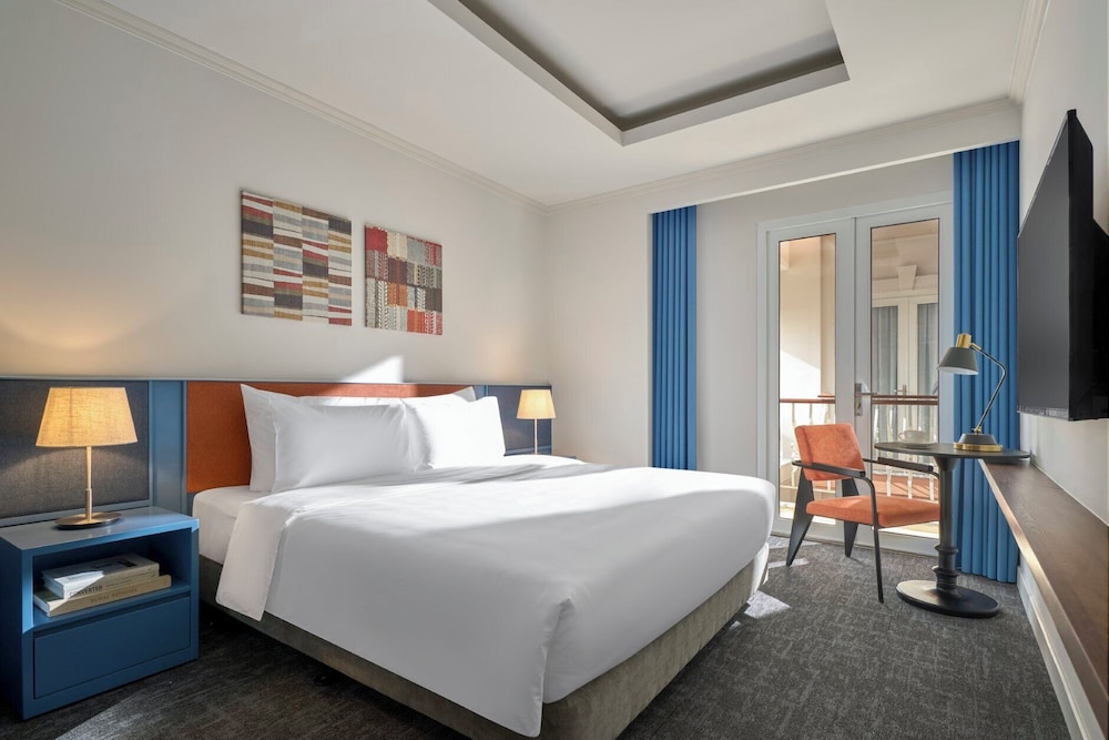 غرفة سوبيريور بسرير كينج بشرفة