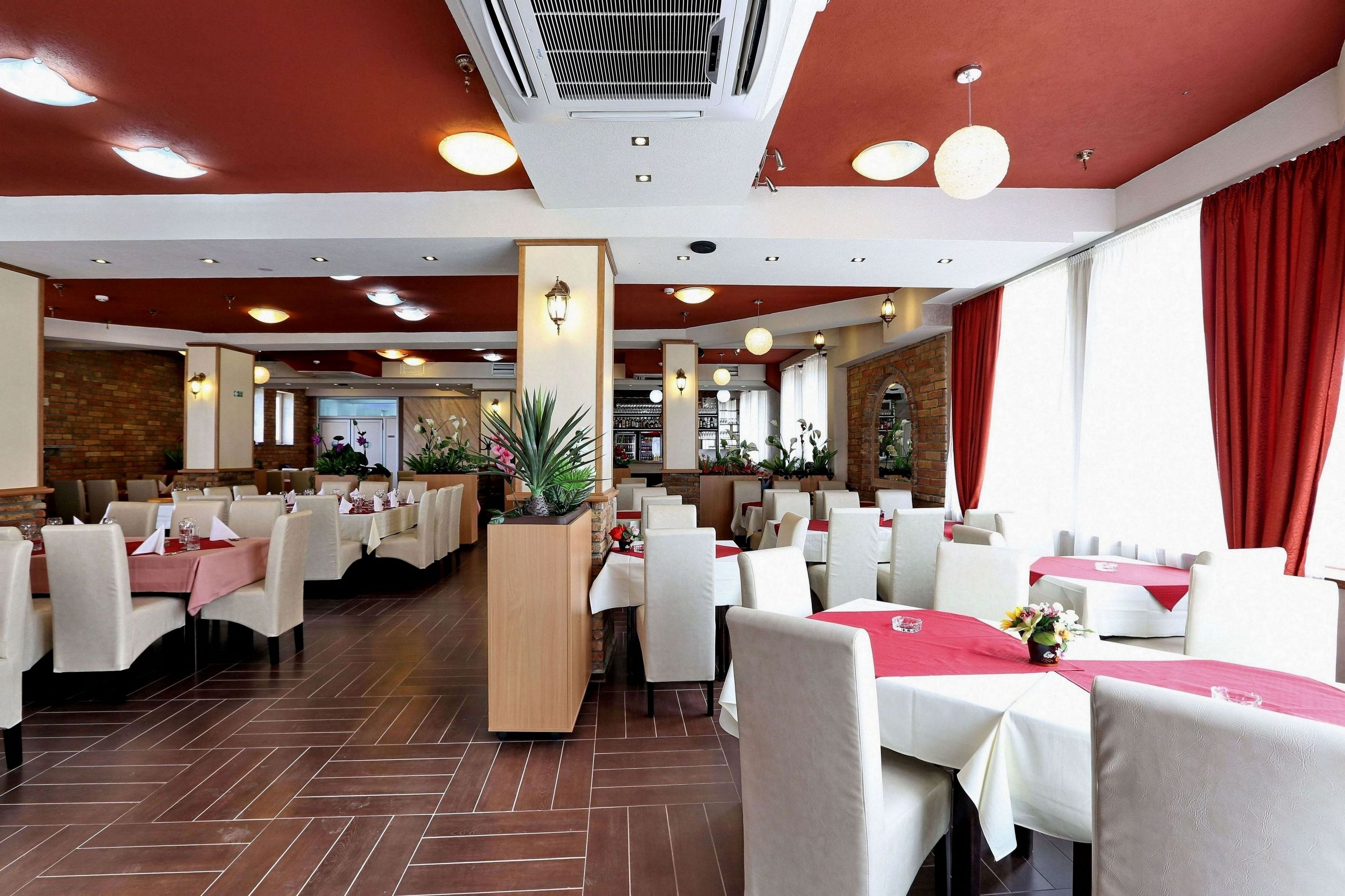 HOTEL NOVELLA UNO 30/37