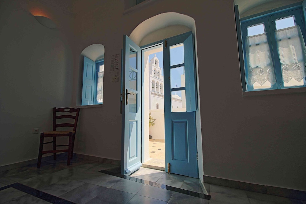 Aethrio Sunset Village Oia 6/87