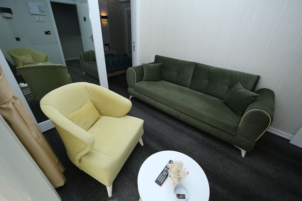 Grand Silay Hotel 33/50