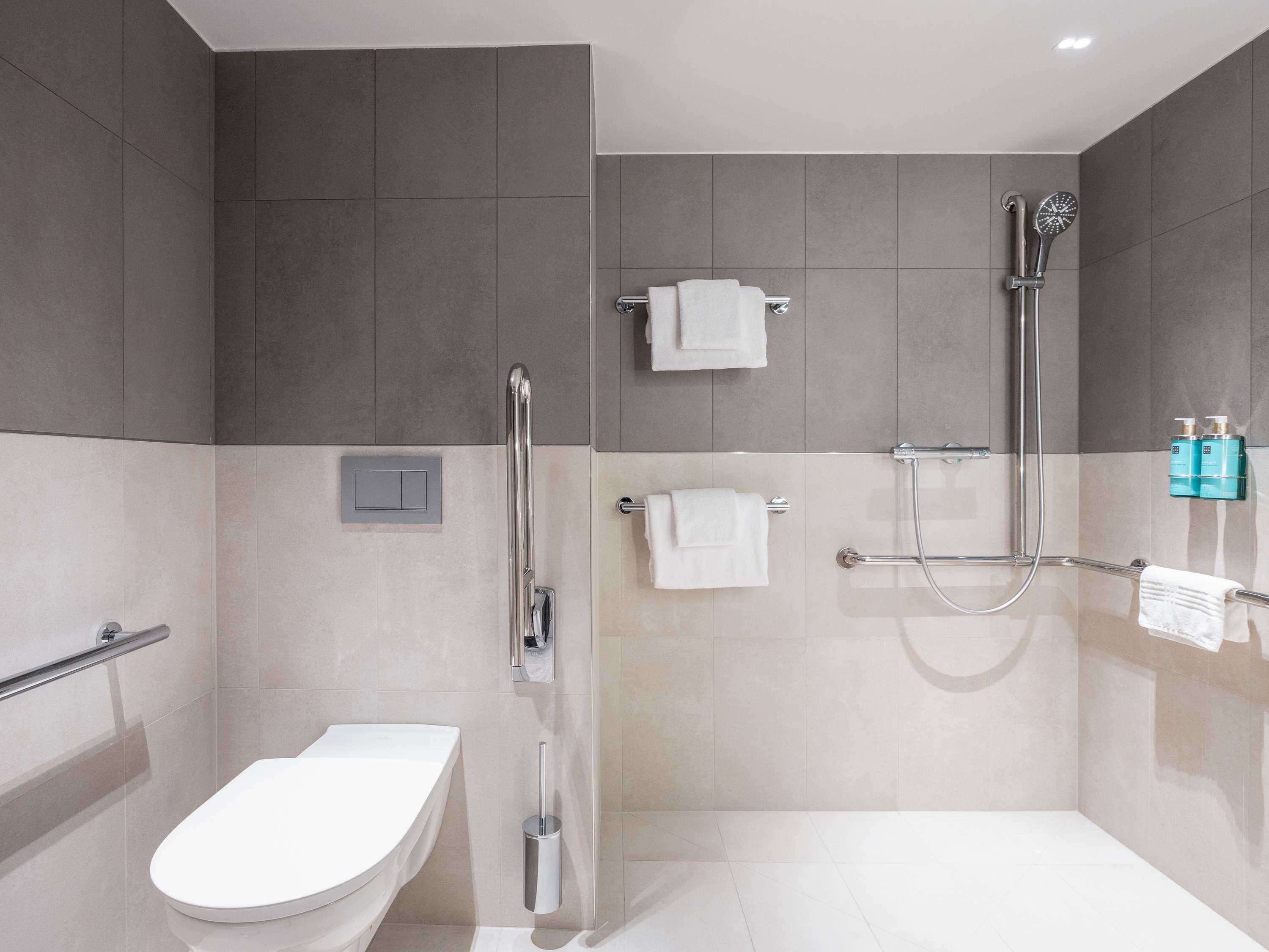 غرفة بسرير مزدوج لذوي الإعاقة، Novotel Brugge Centrum 4/4