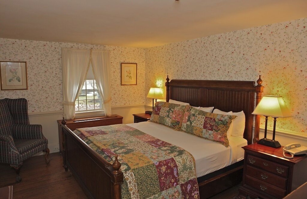 Publick House Historic Inn And Country Motor Lodge 8/49