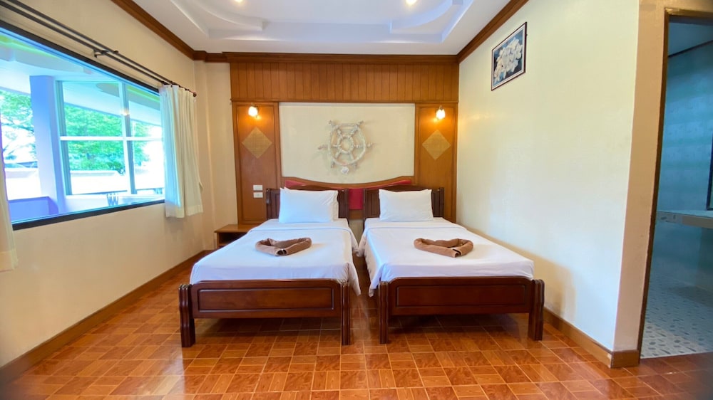 Phi Phi Donchukit Resort 10/40