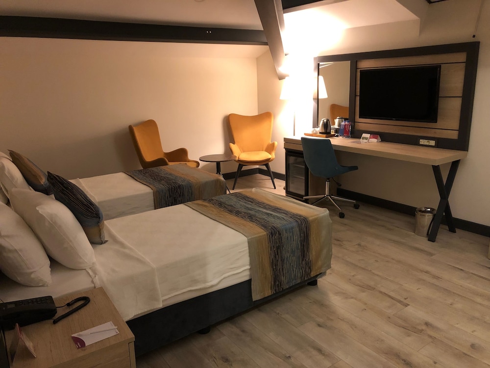 Ramada Encore By Wyndham Istanbul Basin Express 17/47
