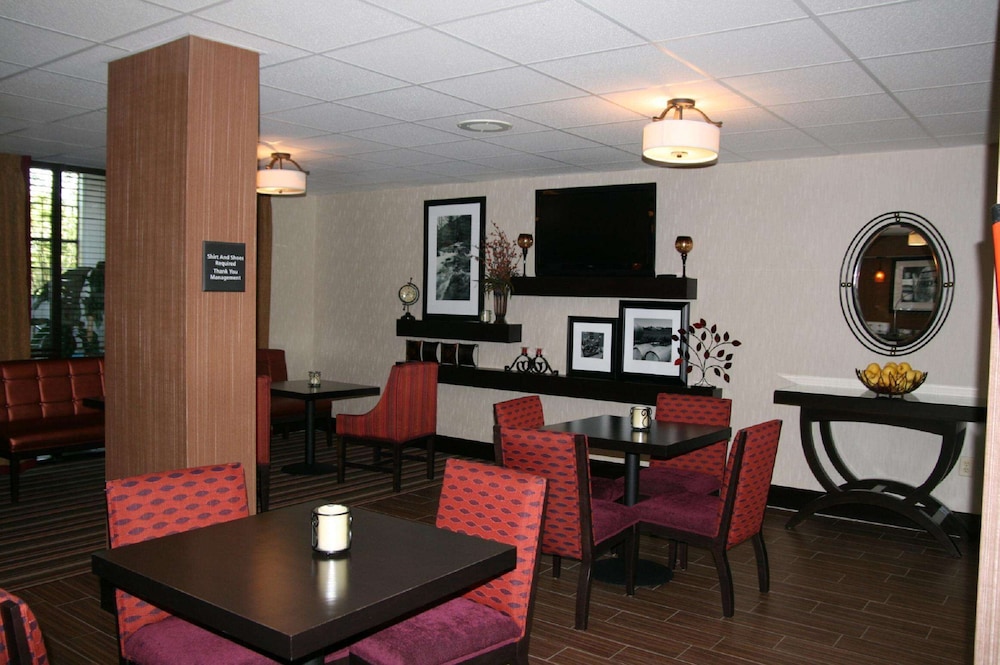 Hampton Inn Clarksville 62/77