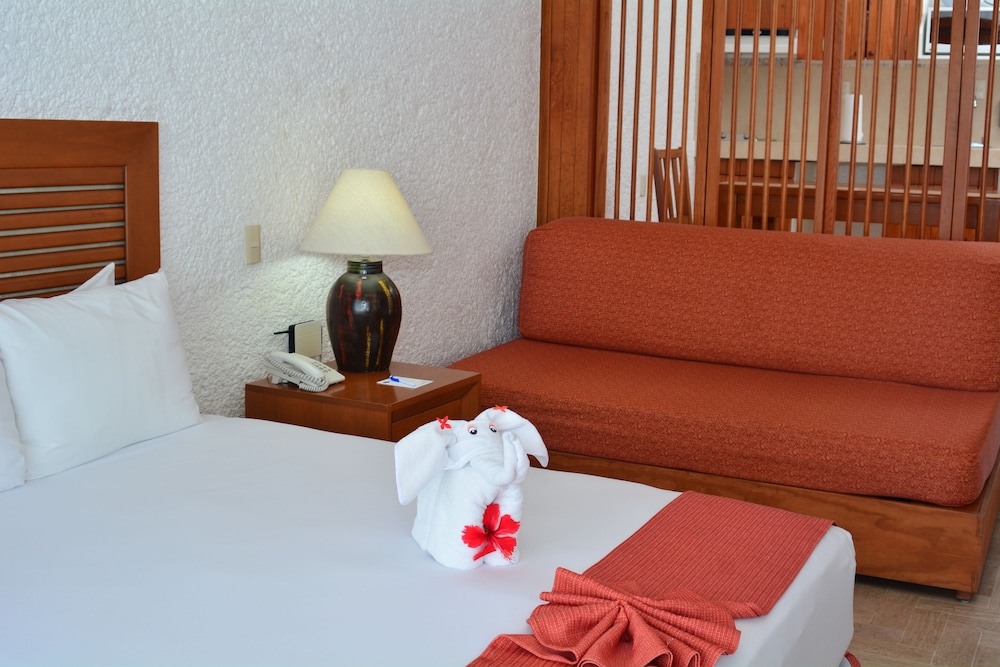 Pacifica Resort Ixtapa 38/72