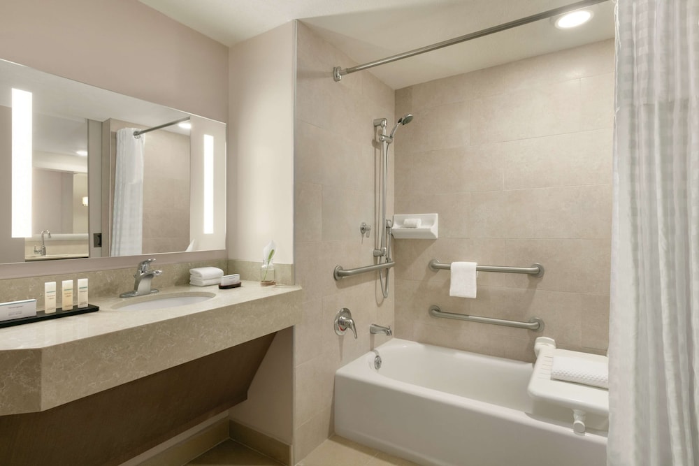 Embassy Suites by Hilton San Juan Hotel & Casino 12/41