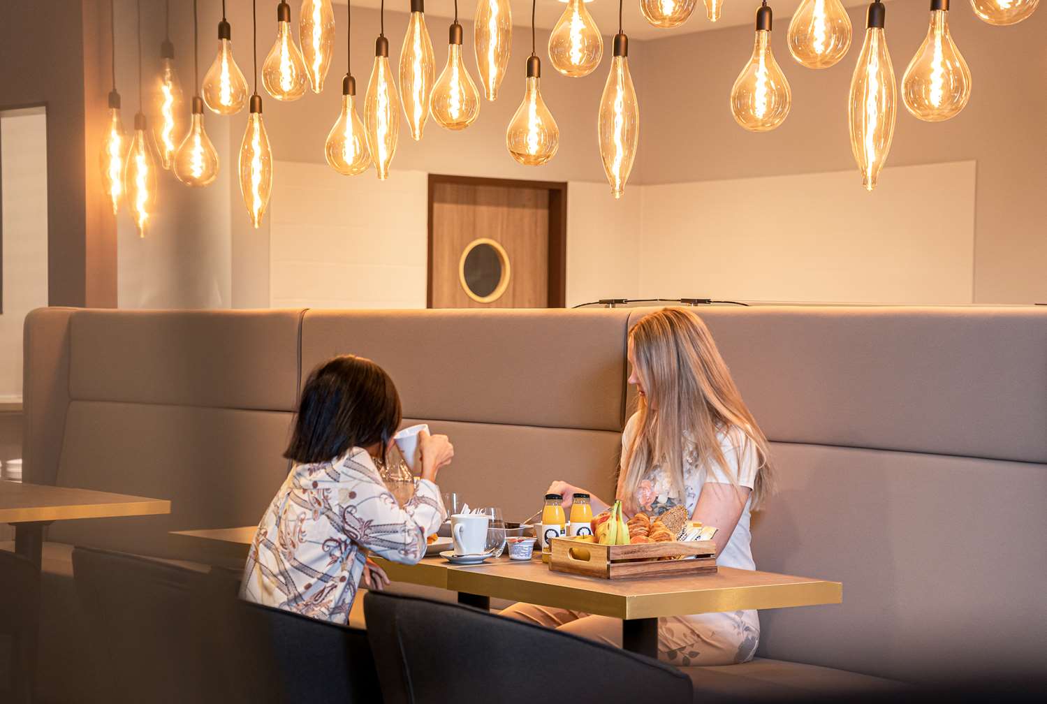 elaya hotel oberhausen, Trademark by Wyndham 7/22