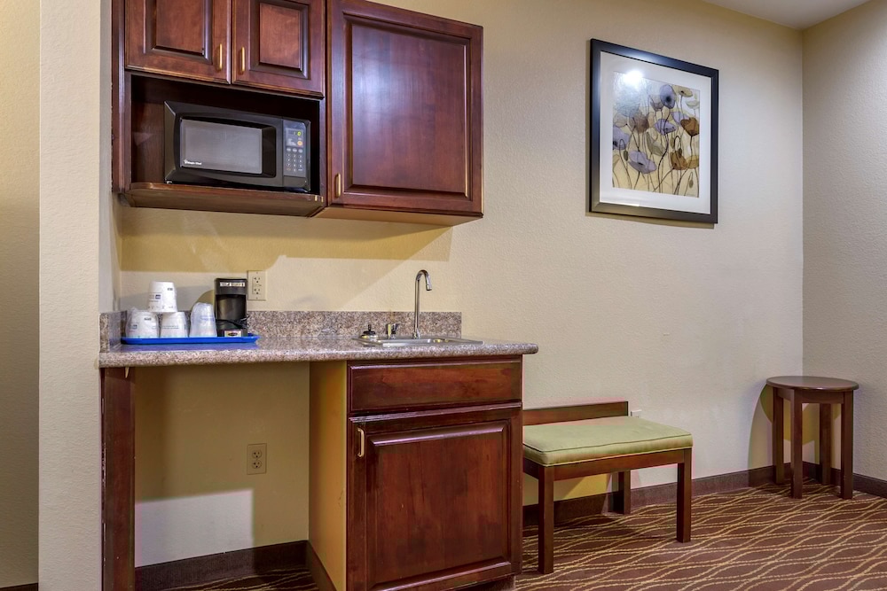 Best Western Plus Springfield Airport Inn 32/39