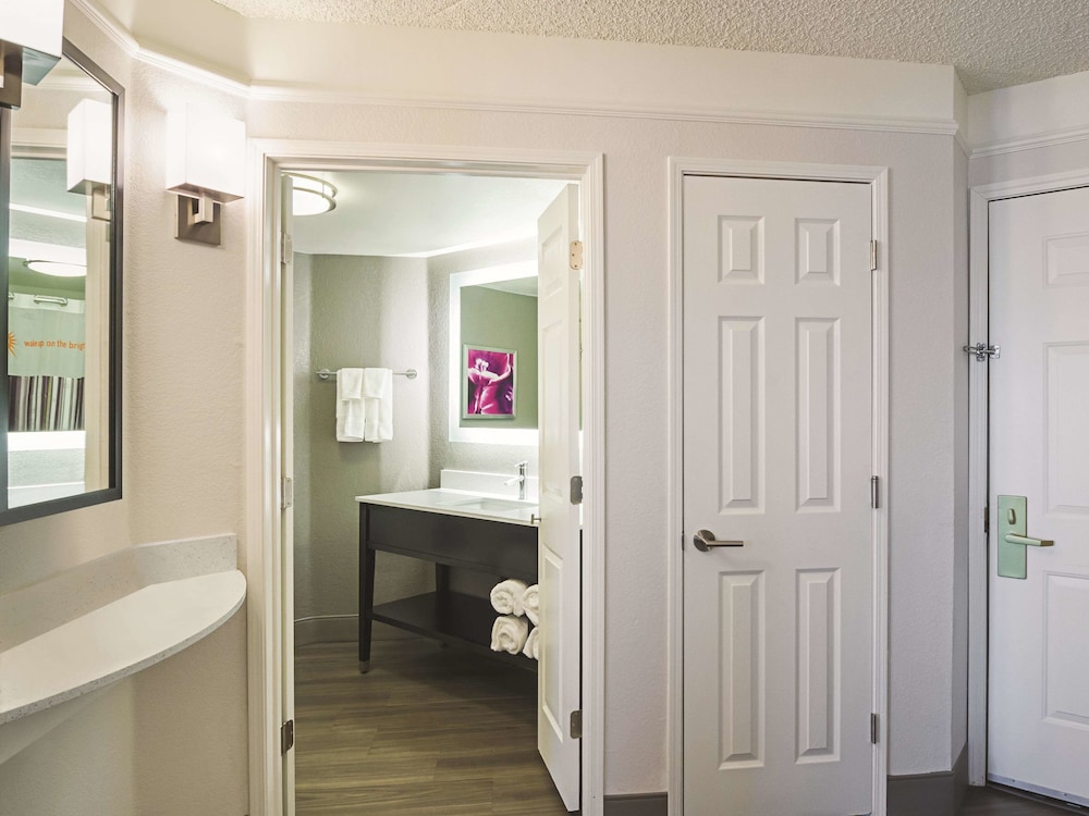 La Quinta Inn & Suites by Wyndham Denver Tech Center 19/52