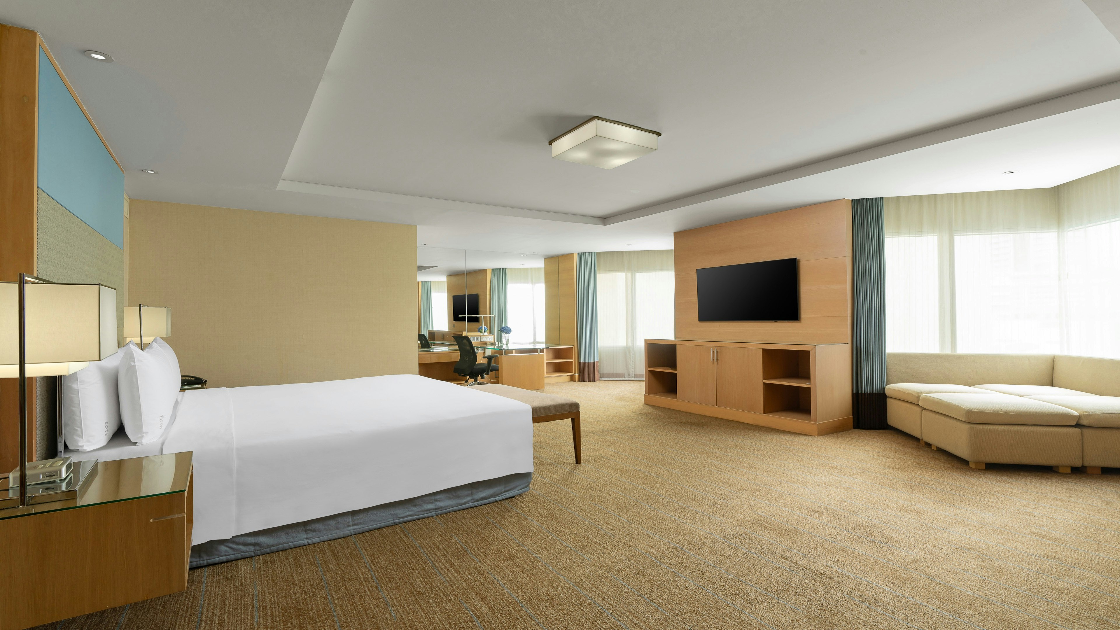 Holiday Inn Bangkok Silom 30/74