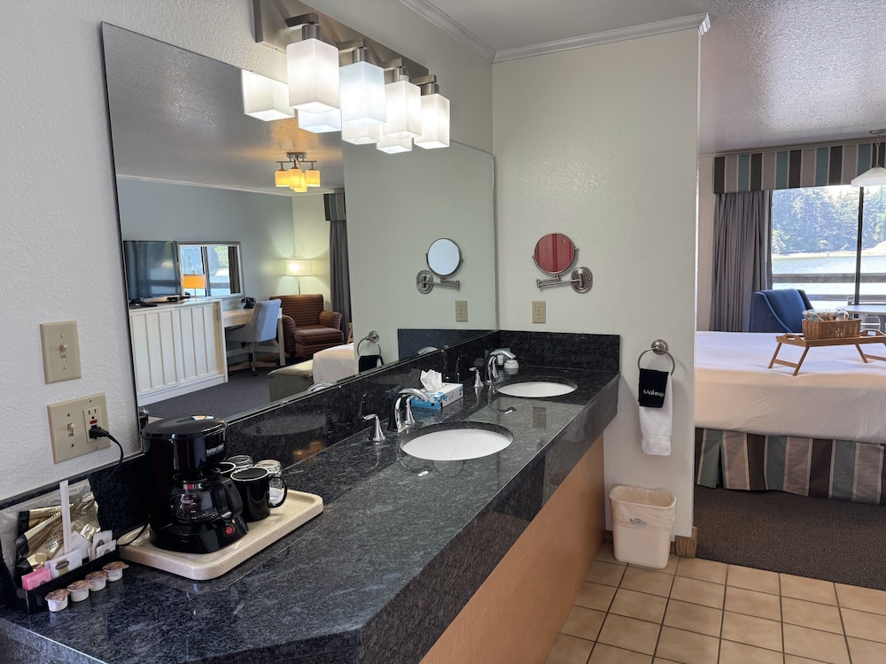 River House Inn, a Baymont by Wyndham 58/59