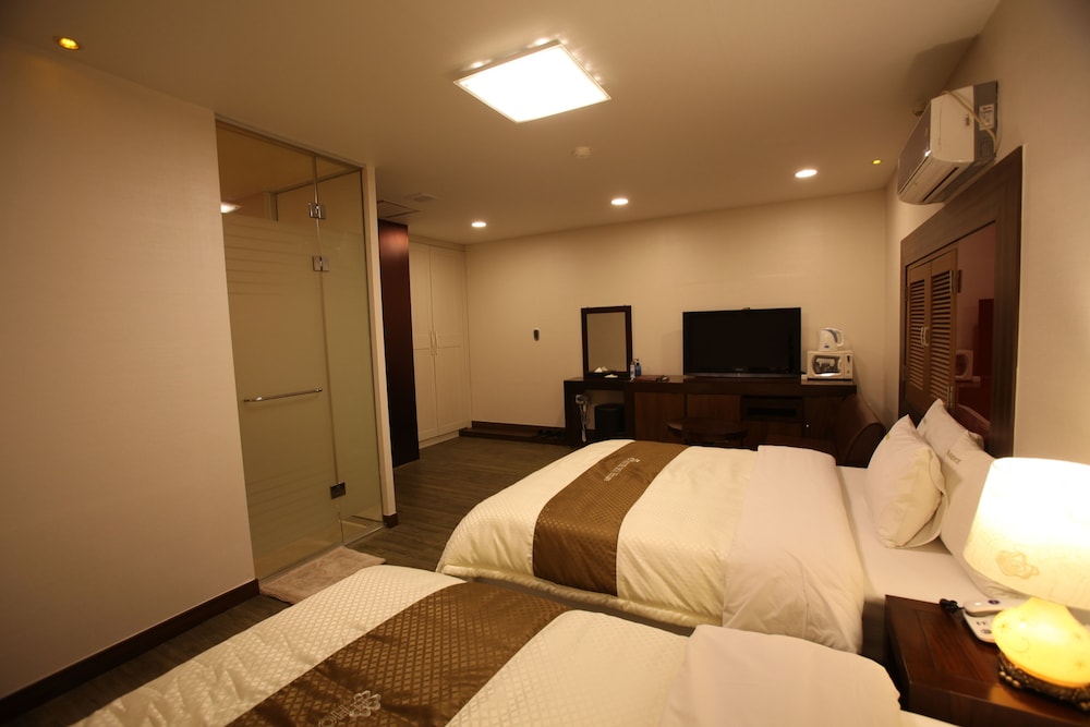 Hill House Hotel 12/42