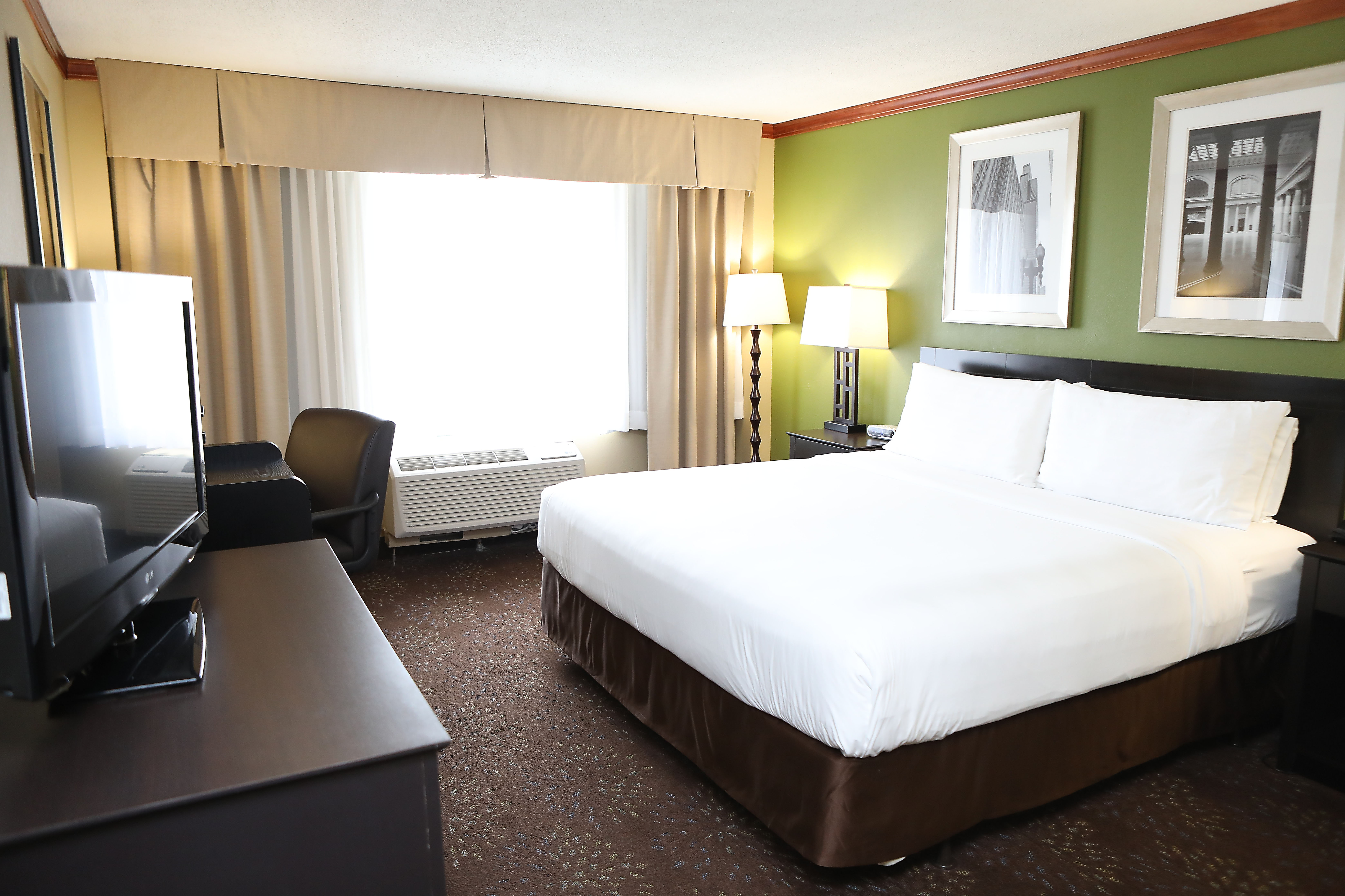HOLIDAY INN CHICAGO OAKBROOK 27/63