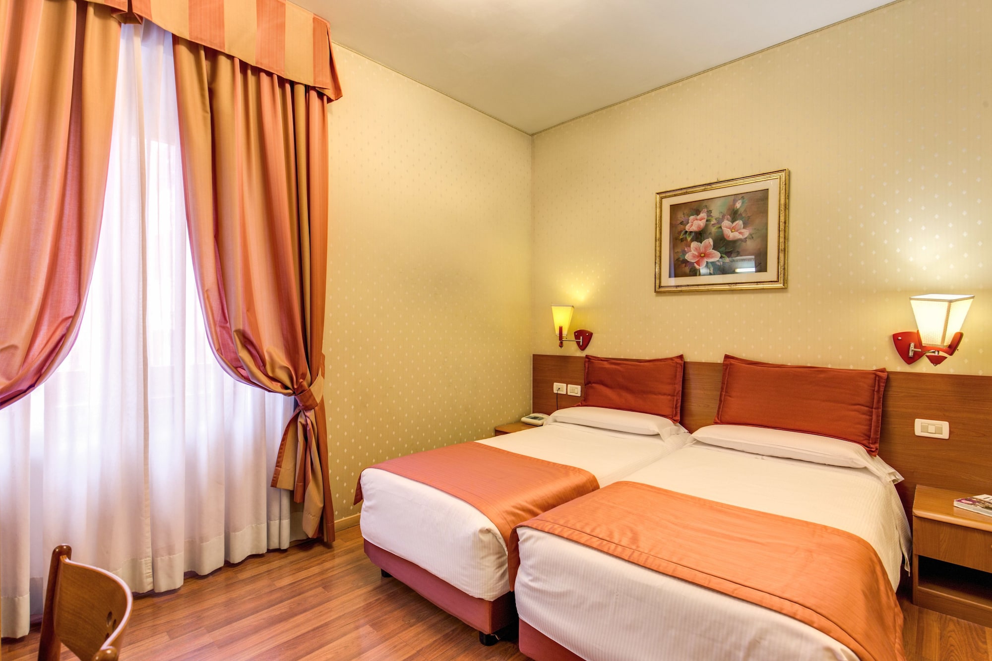 ROOM, DOUBLE OR TWIN BED
