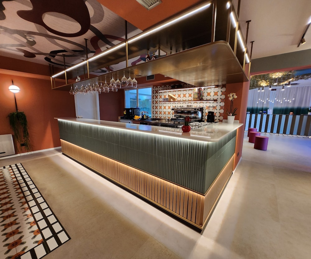 Bleis Hotel 2/50