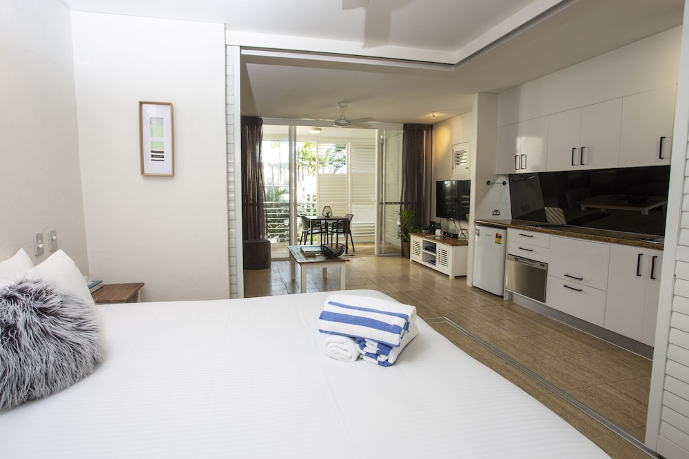 NOOSA BLUE RESORT 25/76