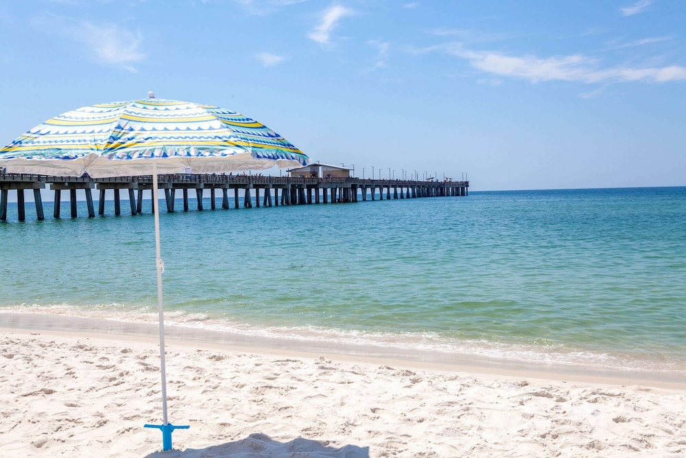 Microtel Inn & Suites by Wyndham Gulf Shores 54/64