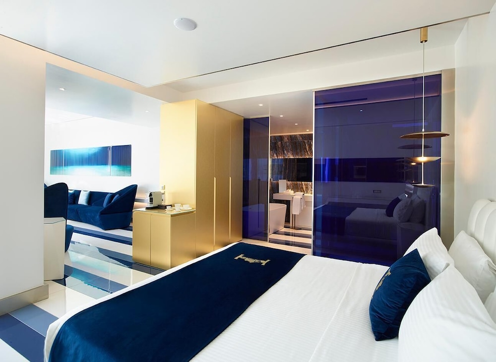 Gold, Star, Suite, King Bed, Private Pool