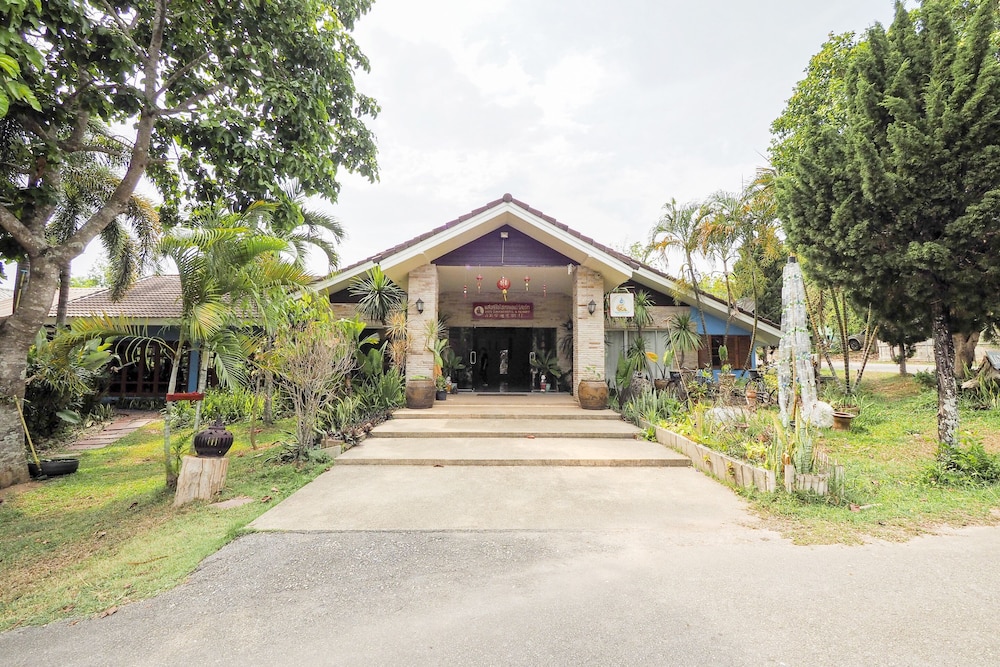 Saensukkho Hotel & Resort 64/65