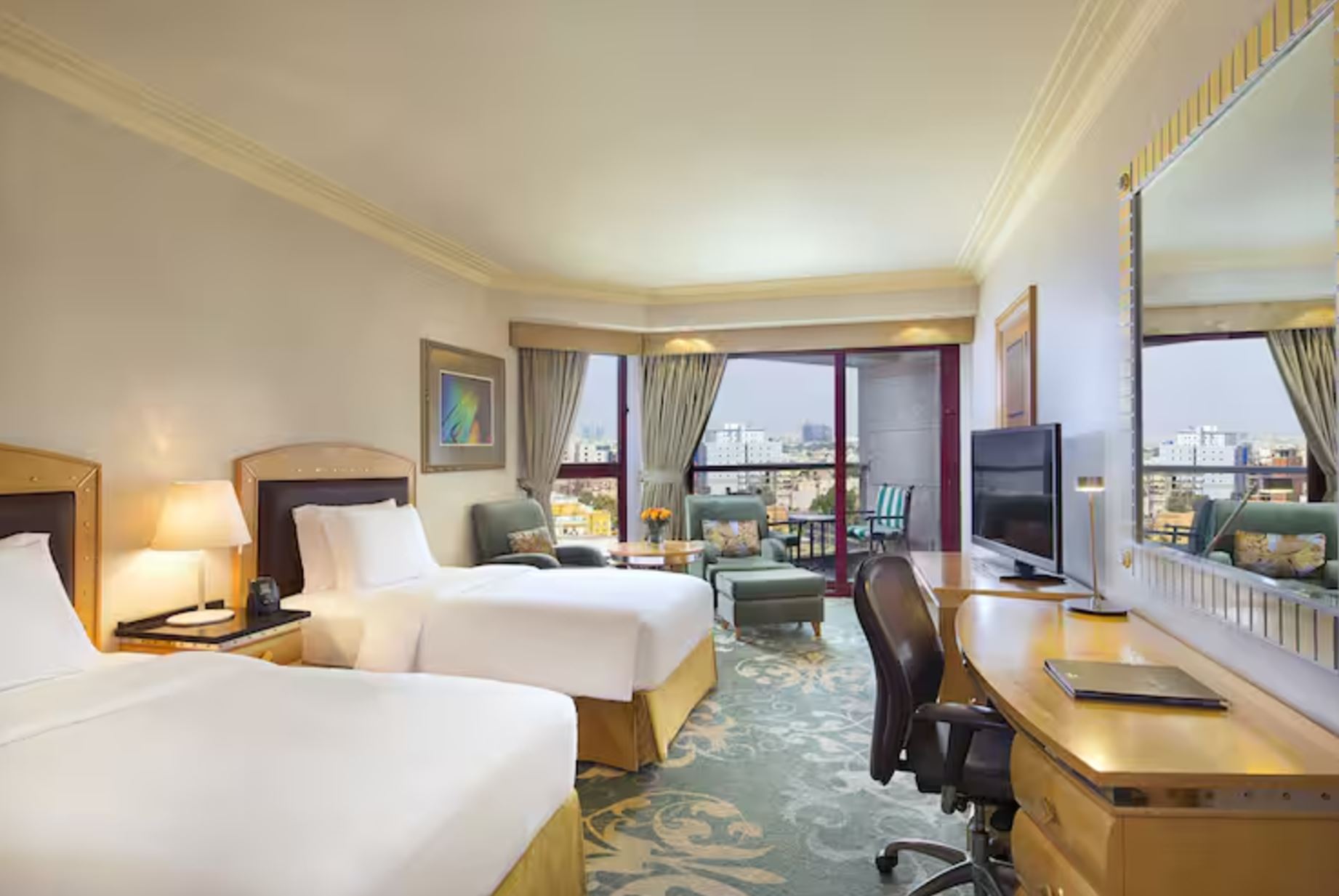Executive, Twin Beds, Partial Sea View, Living Area