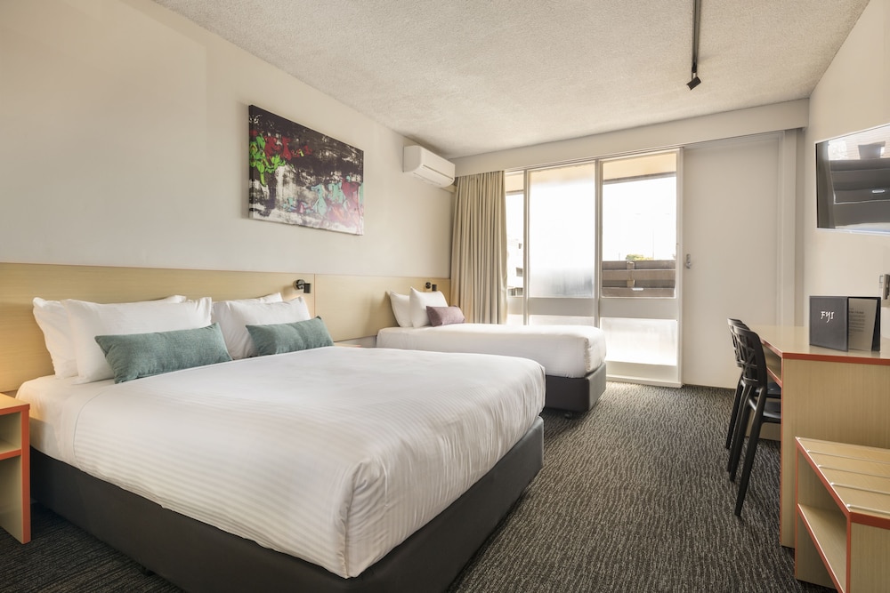 Waltzing Matilda Hotel 11/44