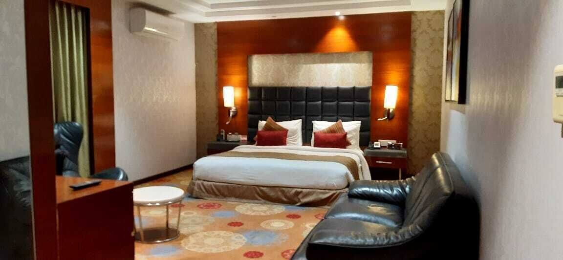 ROOM, KING BED, ACCESSIBLE
