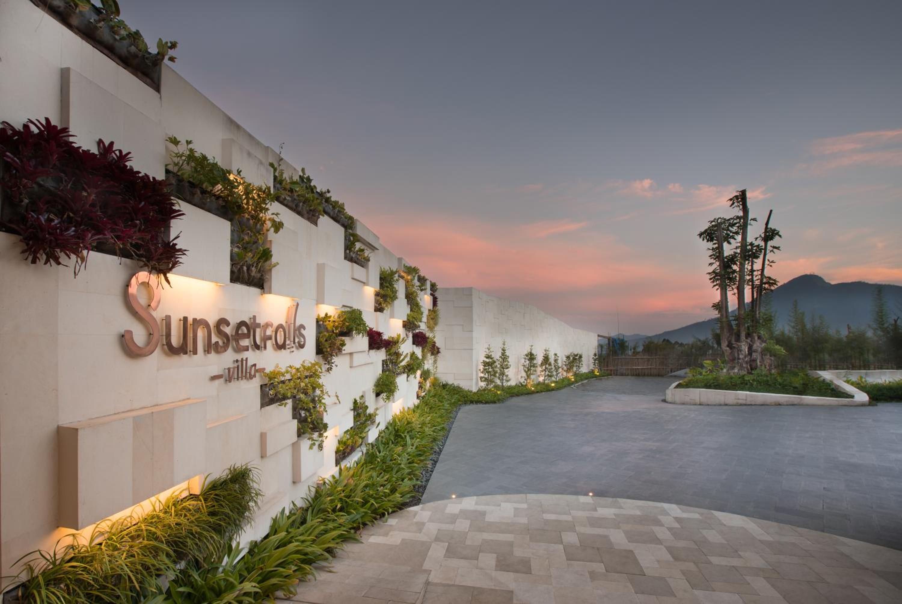 Sunsetfalls Gardens and Resort 42/50