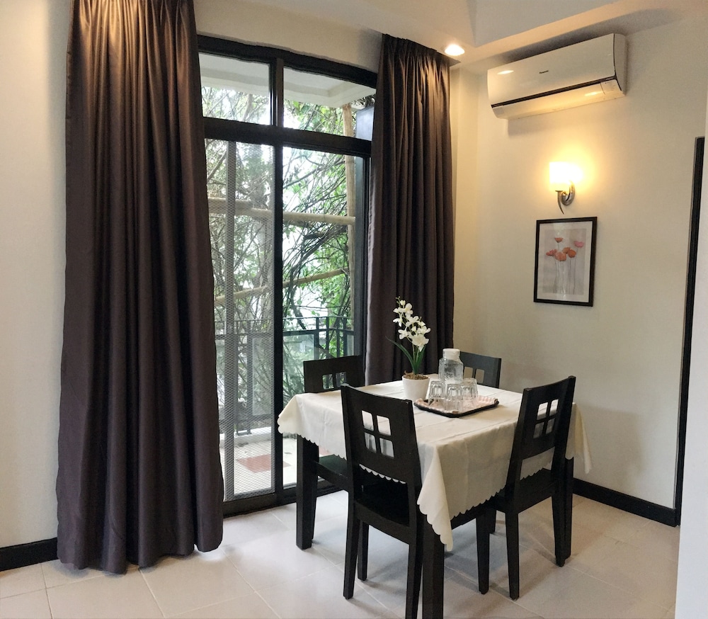 One Crescent Place Hotel 46/64