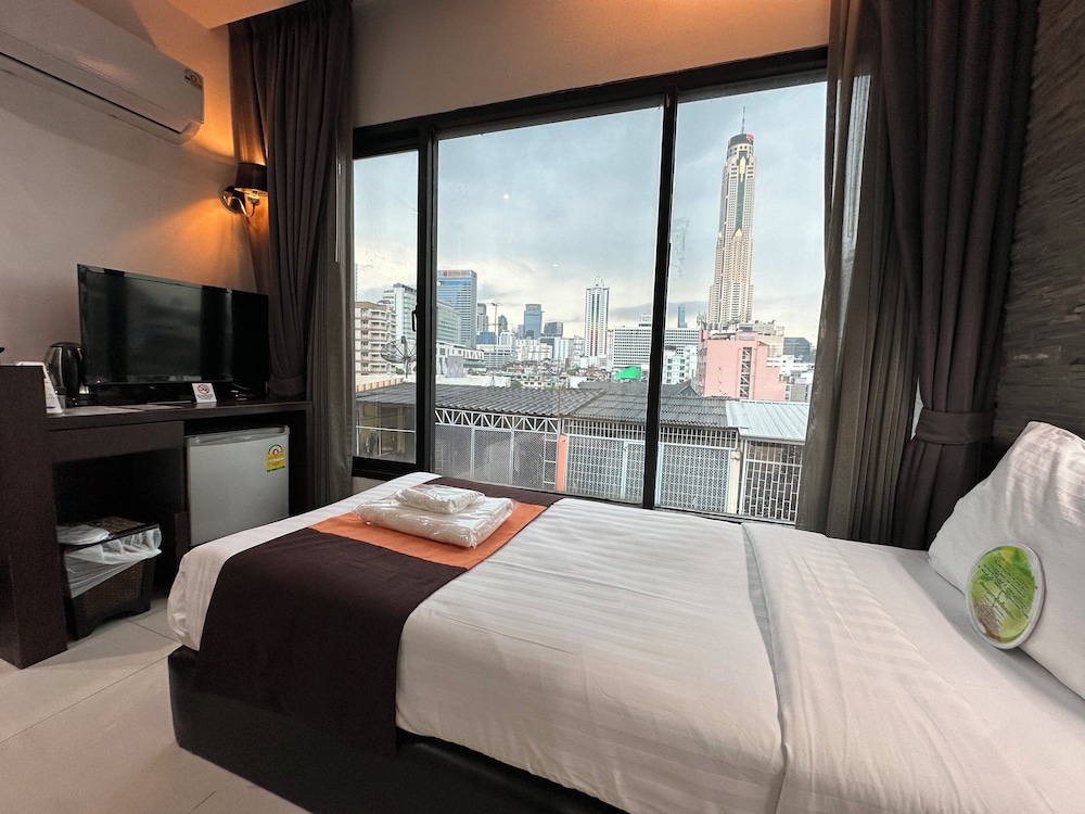 Collection O The Bangkok Airport Link Suite 21/56