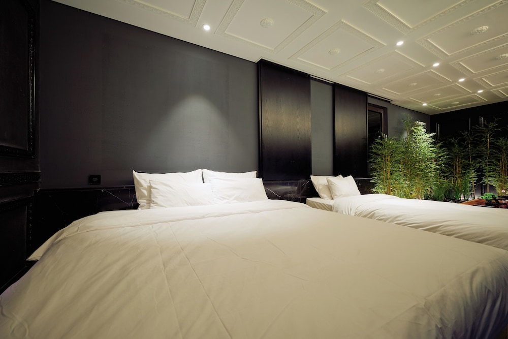 Signature, Ryokan, 1 King and 1 Single Beds