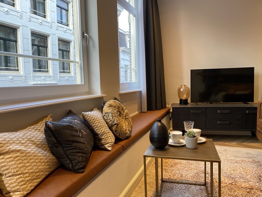 Damrak Short Stay Amsterdam 20/35