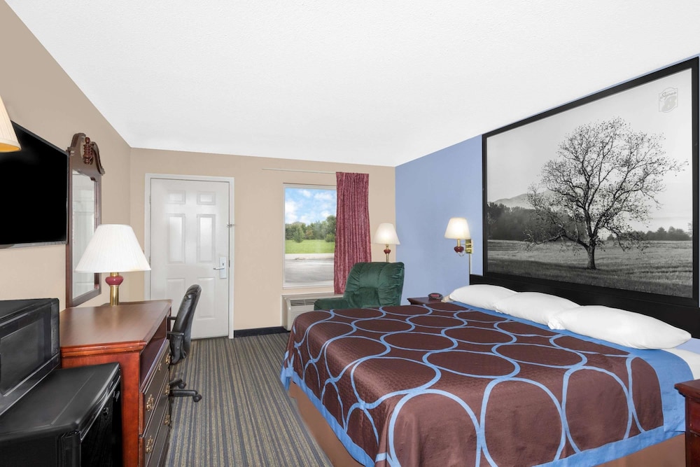 Super 8 by Wyndham Whiteville 3/12