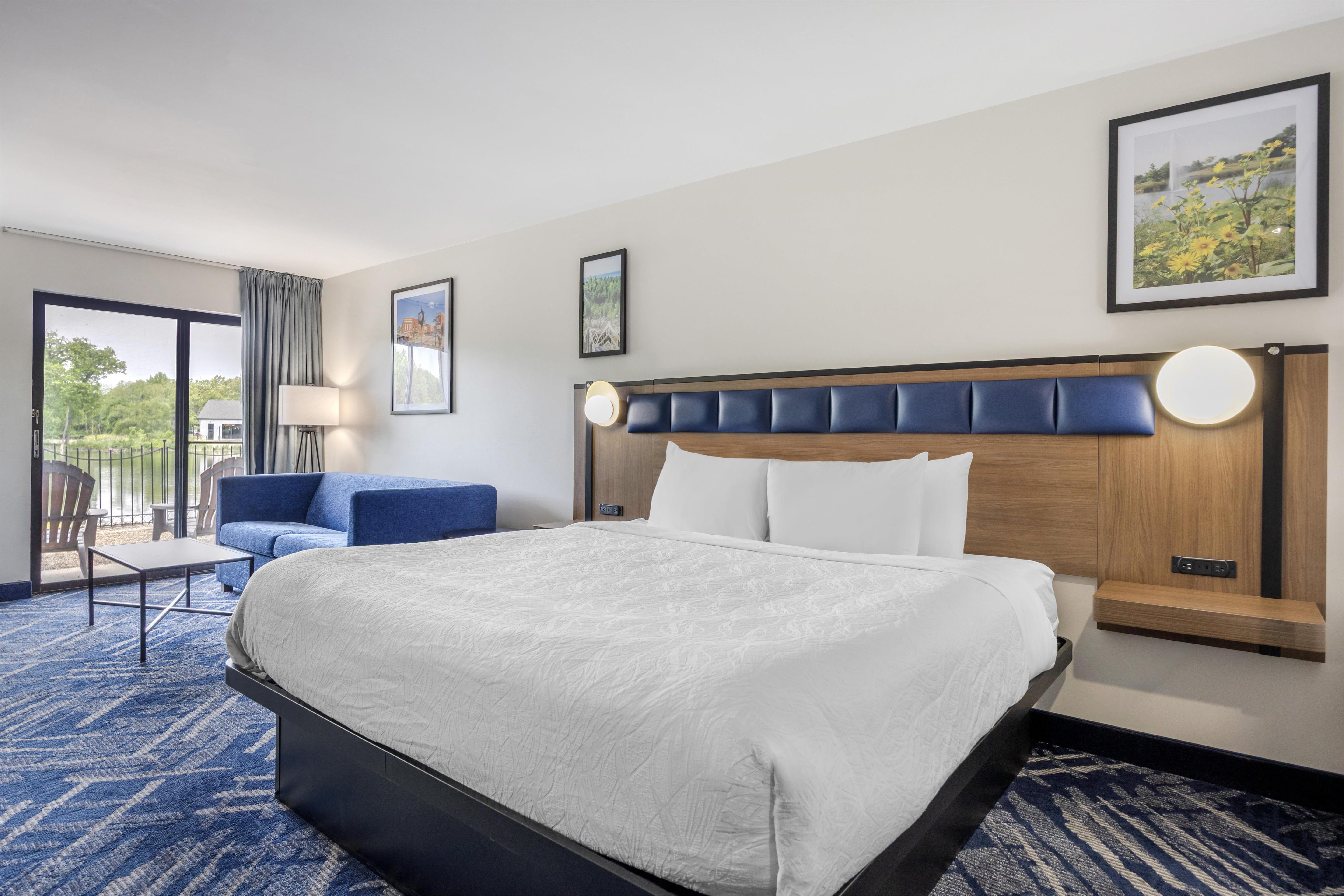 Room, King Bed, Lake Side, Sofa