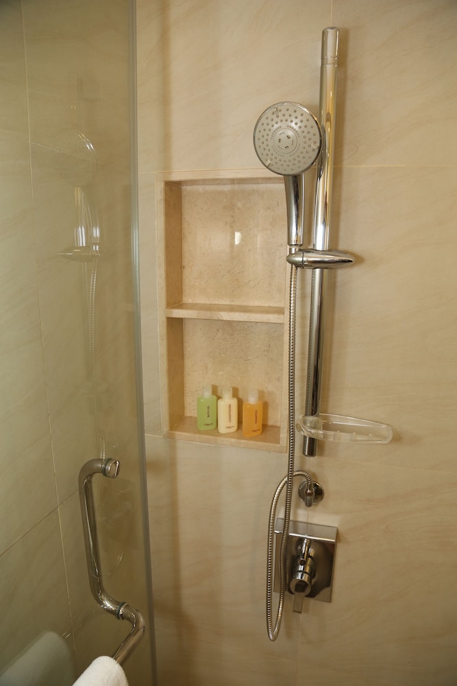 Bangna Pride Hotel & Residence 43/44