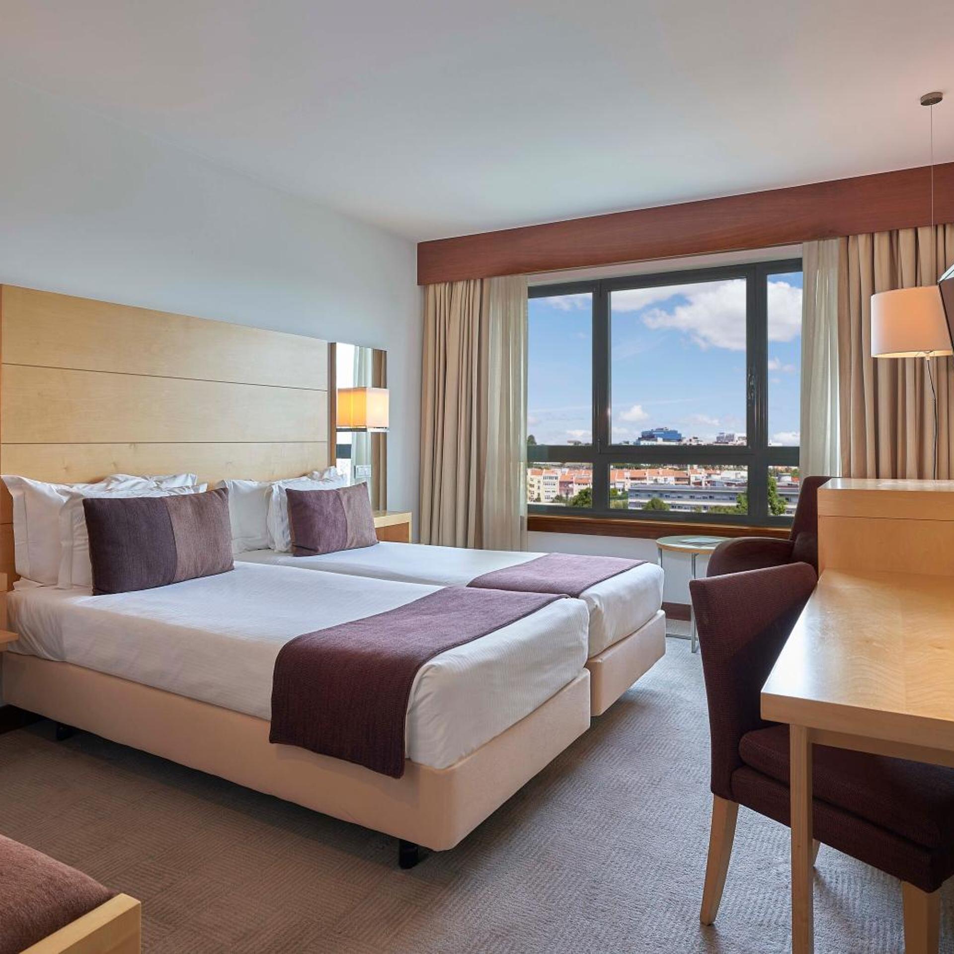 EXECUTIVE, DOUBLE OR TWIN BED