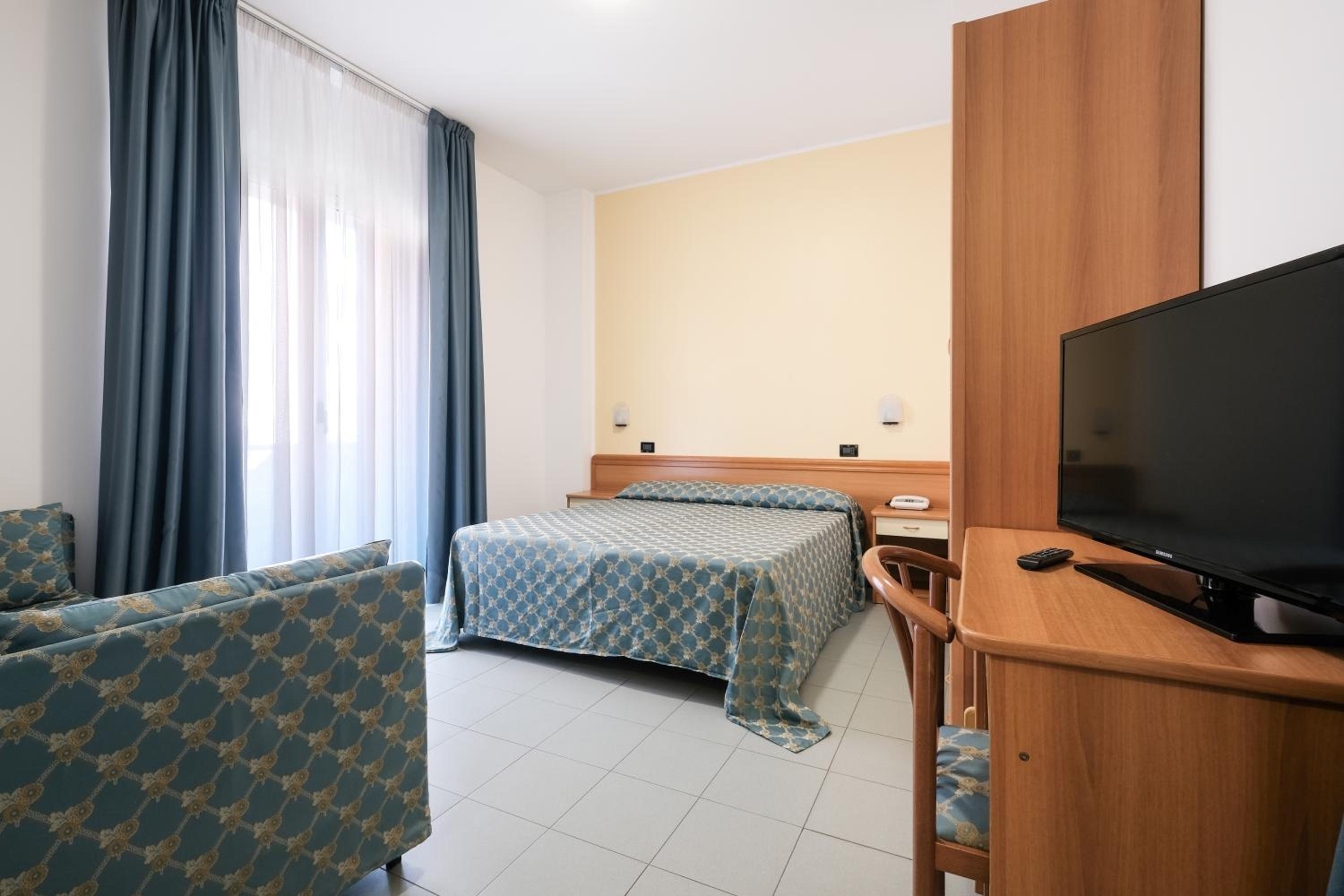 Room, Triple, Balcony, Thea Hotel 8/10