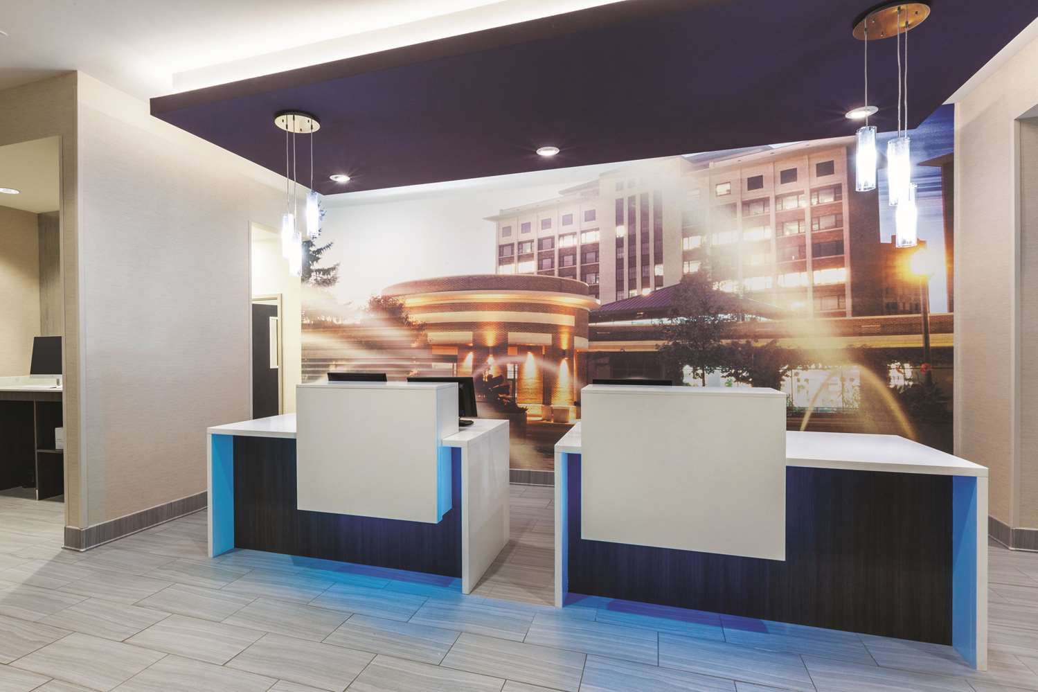La Quinta Inn & Suites By Wyndham Terre Haute 6/44
