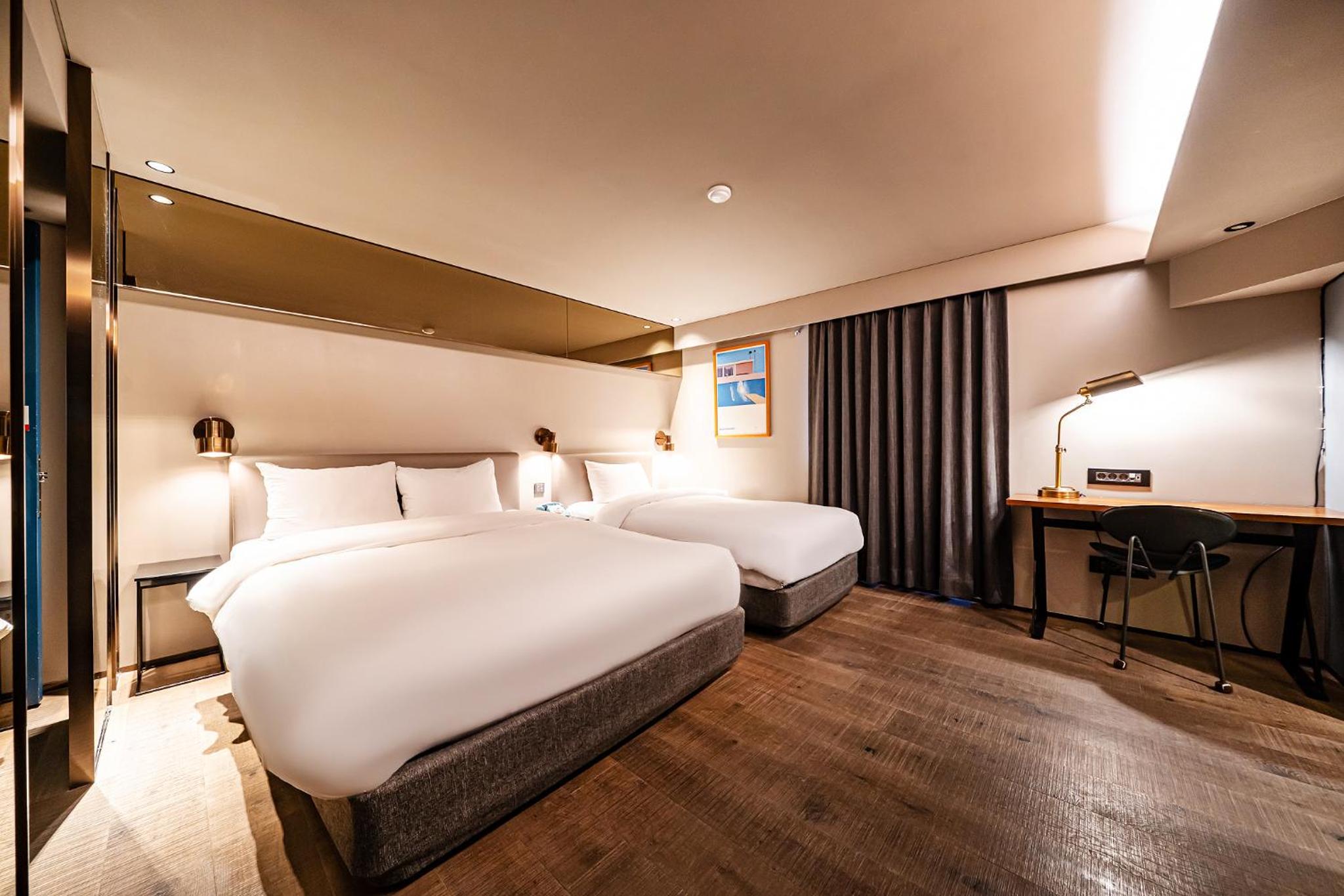 Vip, 1 Double and 1 Single Bed