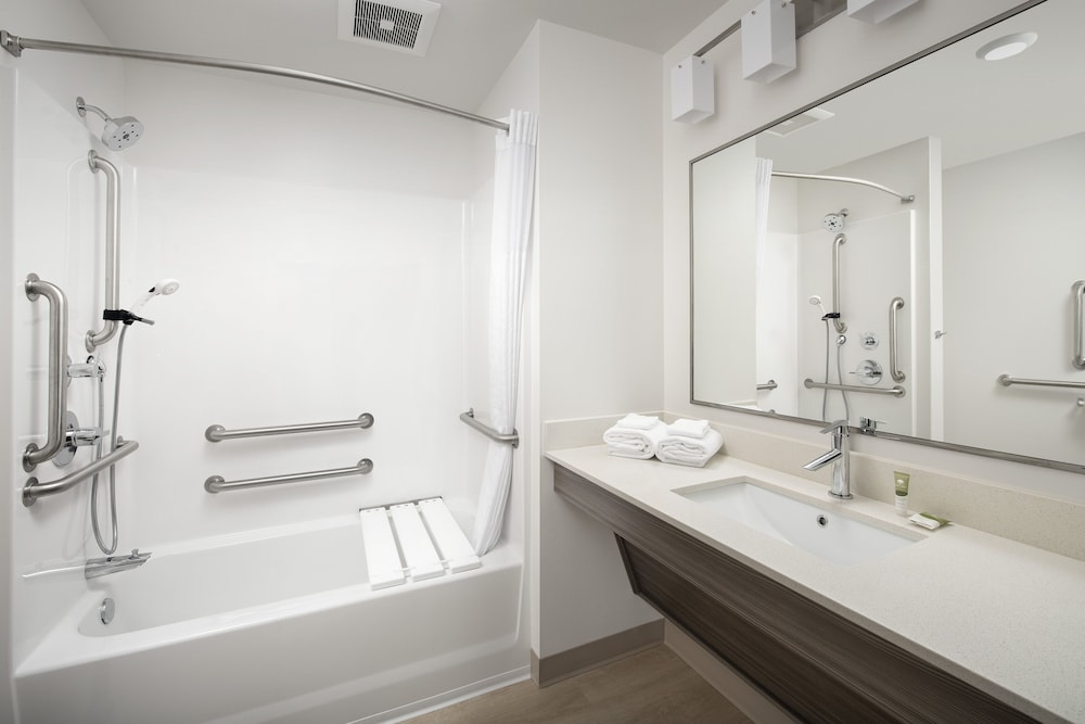 WoodSpring Suites Davenport Quad Cities 24/27